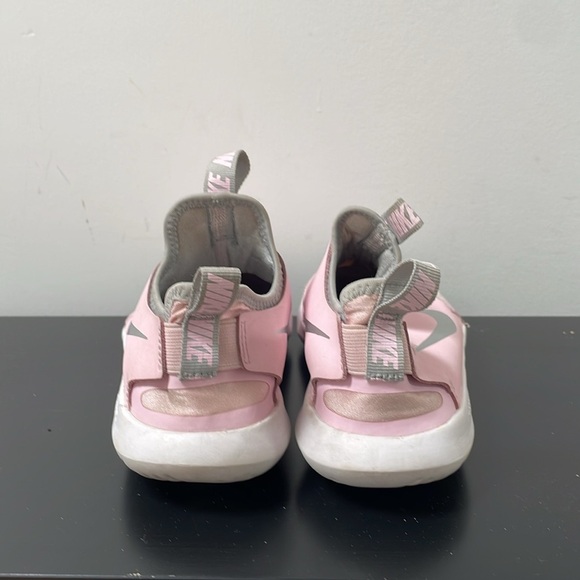 Nike women’s kids Flex Runner GS US4 Pink Foam Metallic Silver Light Smoke Grey - Picture 8 of 10